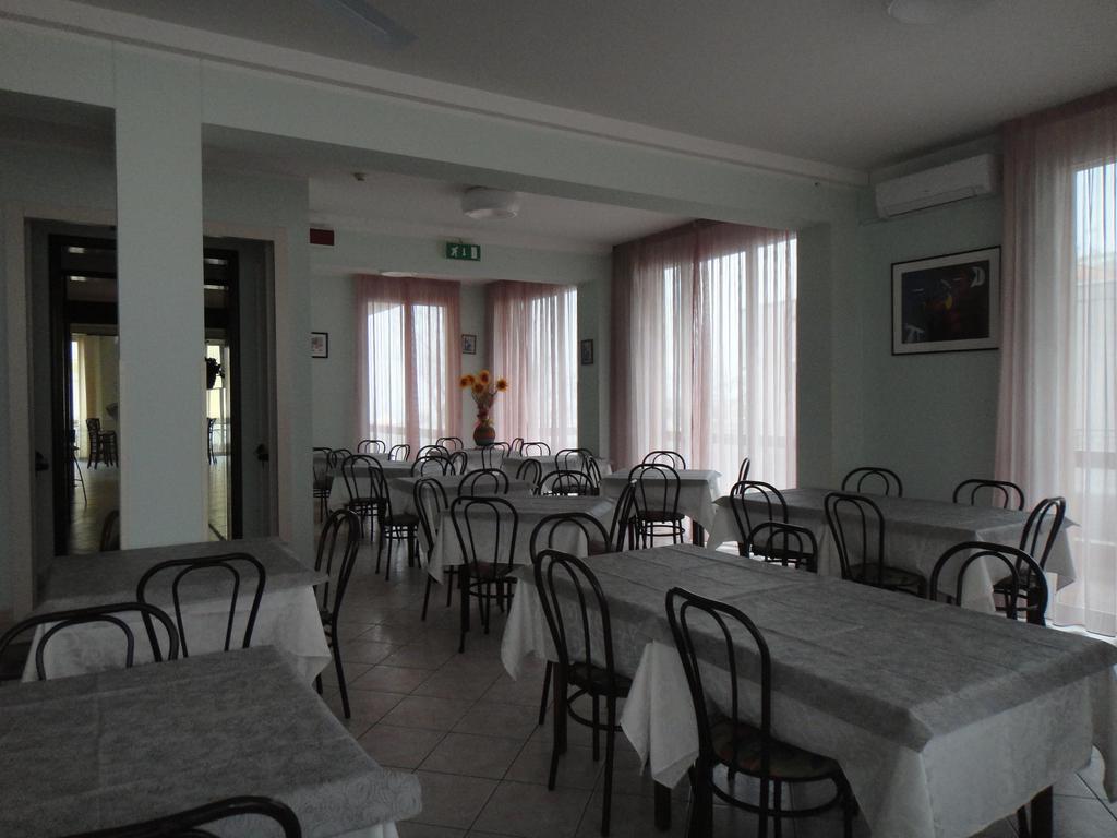 Hotel Acapulco Viserbella di Rimini Buitenkant foto