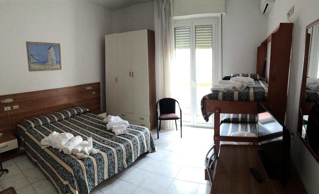 Hotel Acapulco Viserbella di Rimini Buitenkant foto