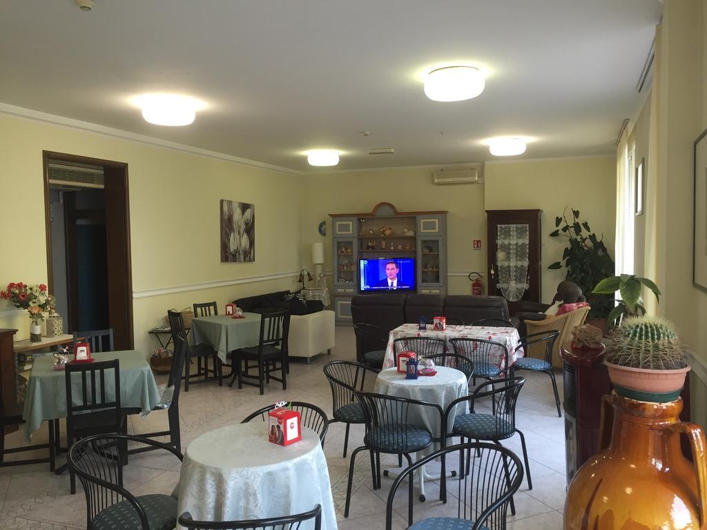 Hotel Acapulco Viserbella di Rimini Buitenkant foto