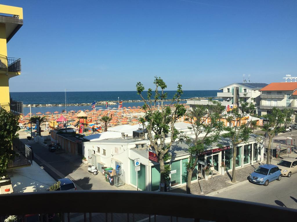 Hotel Acapulco Viserbella di Rimini Buitenkant foto