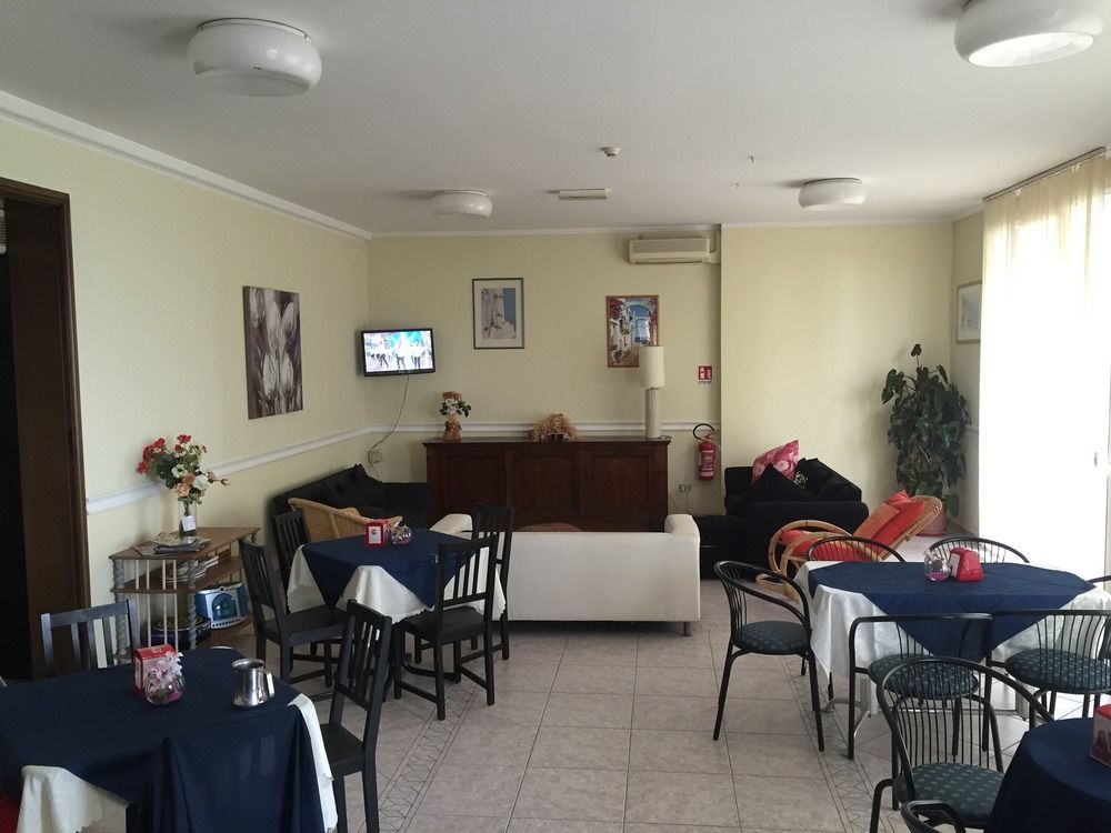 Hotel Acapulco Viserbella di Rimini Buitenkant foto