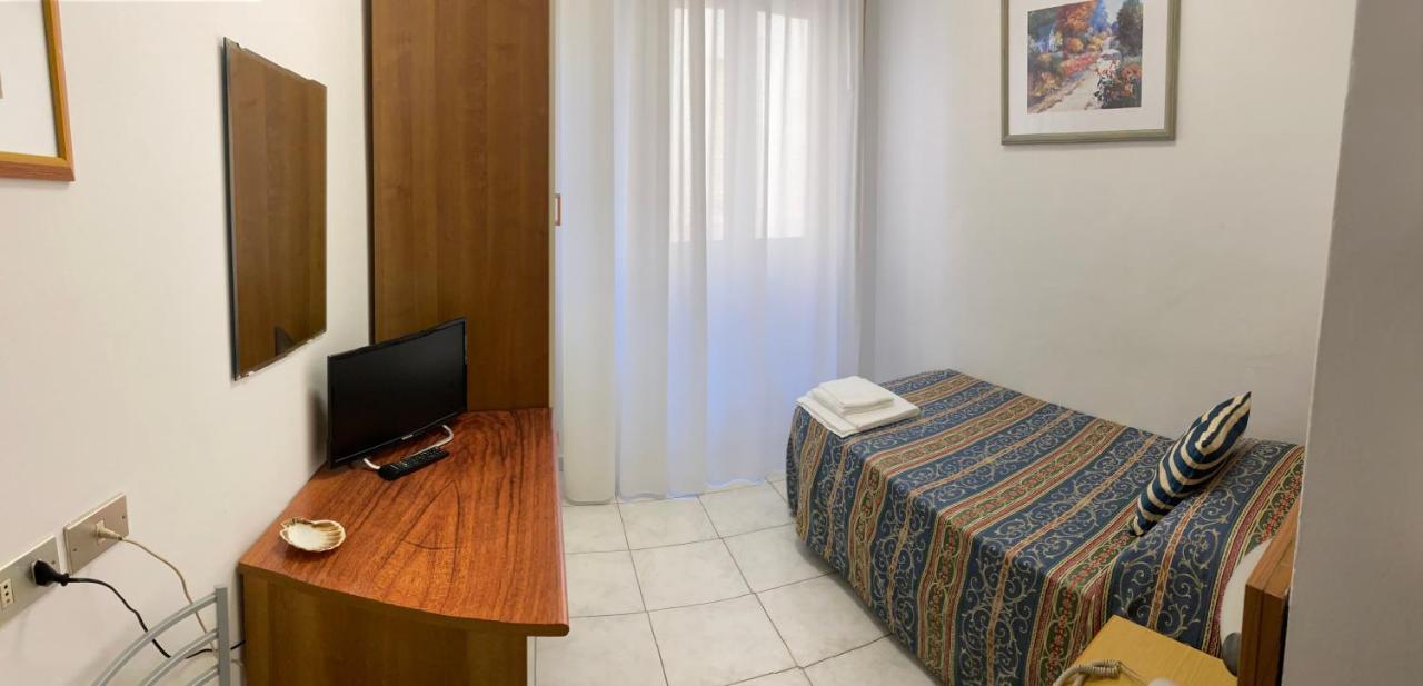 Hotel Acapulco Viserbella di Rimini Buitenkant foto