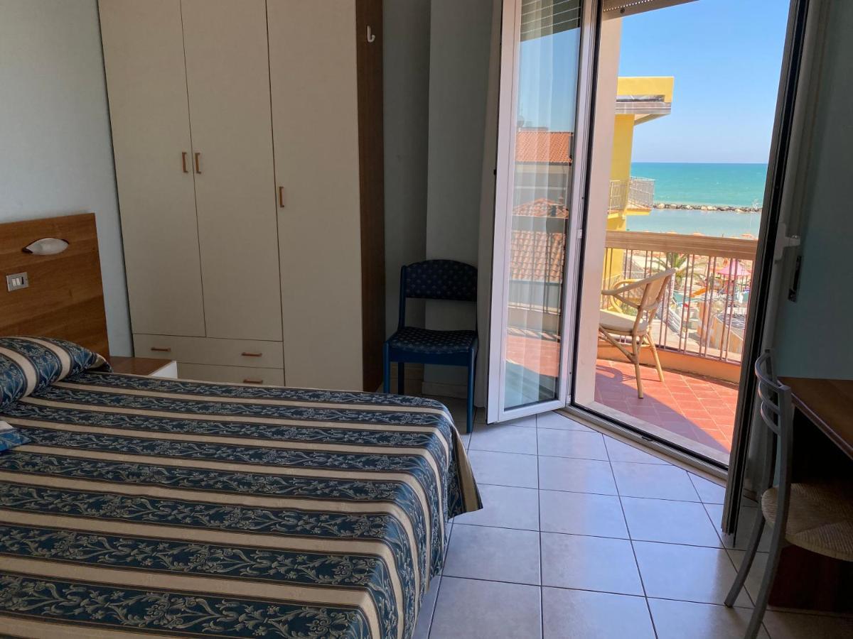 Hotel Acapulco Viserbella di Rimini Buitenkant foto