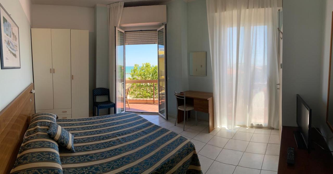Hotel Acapulco Viserbella di Rimini Buitenkant foto