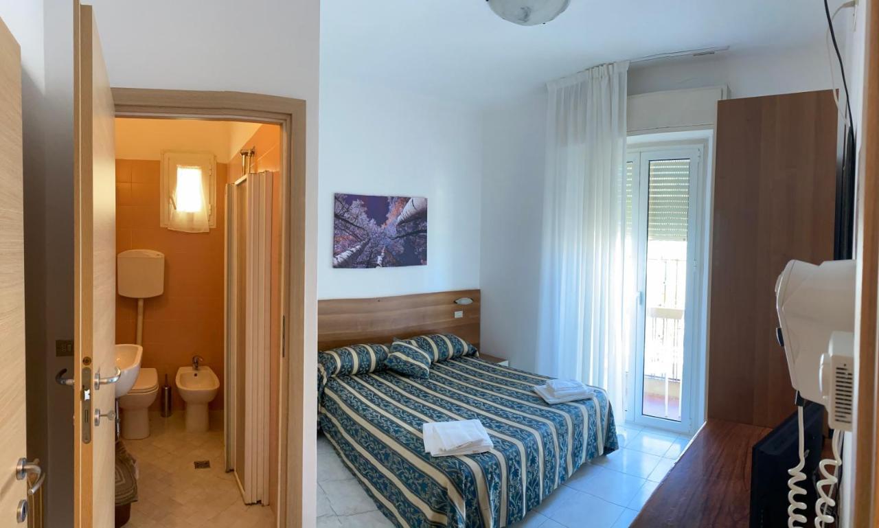 Hotel Acapulco Viserbella di Rimini Buitenkant foto